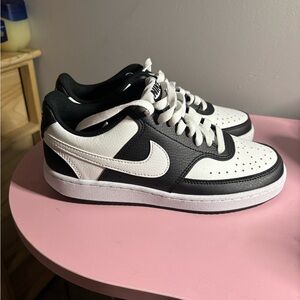 Nike Women's Black and White Sneakers